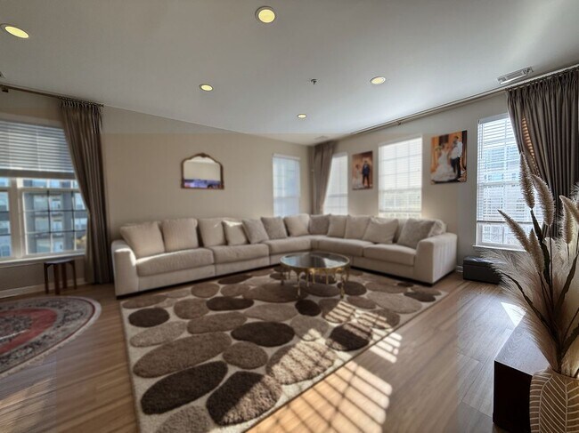 Building Photo - 15505 John Diskin Cir
