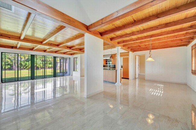 Building Photo - Beautiful West of the Trail 3-Bed/2-Bath H...
