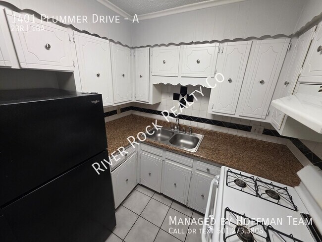 Building Photo - 1401 Plummer St