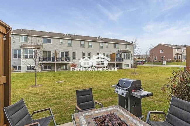 Building Photo - Executive Townhome in Stonemills Community...