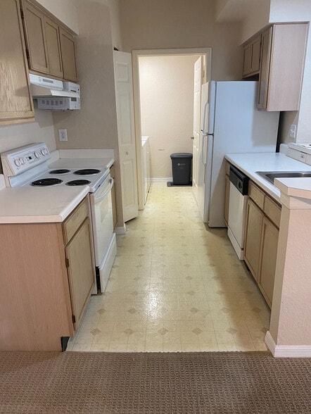 Kitchen to utility rm - 4670 Saint Croix Ln
