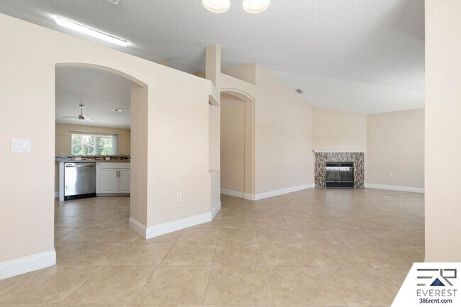 Building Photo - FULLY FENCED 3/2/2 IN THE HEART OF PALM COAST