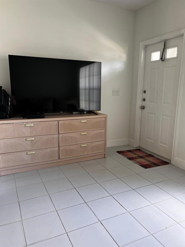 Building Photo - 16661 Hemingway Dr