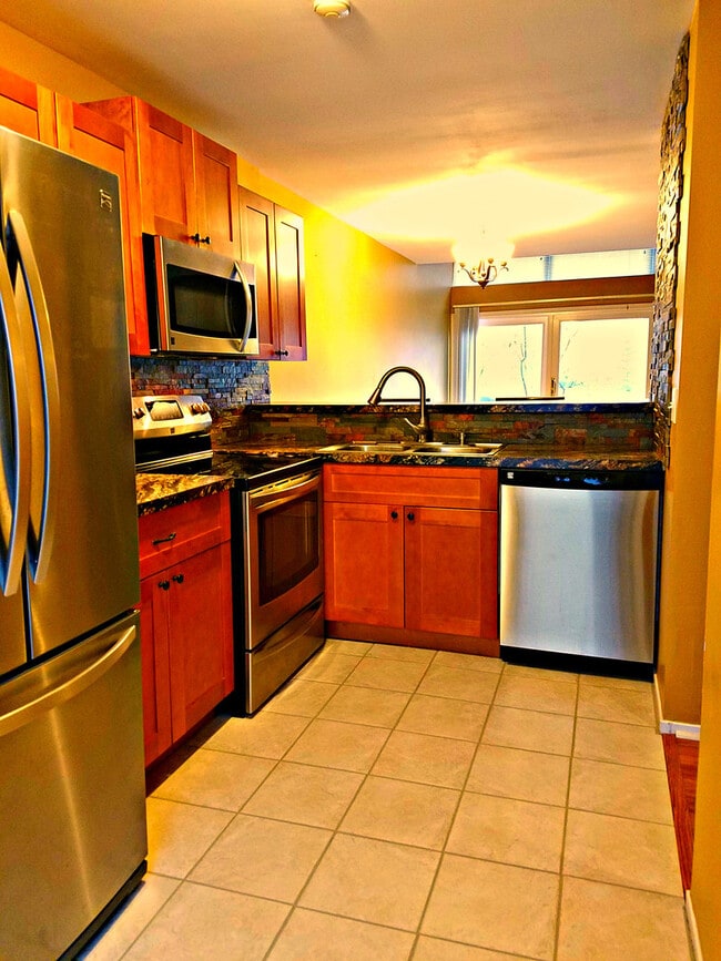 Building Photo - 5955 Meadow Dr