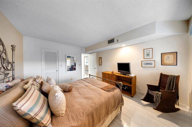 Building Photo - 800 Cypress Grove Dr