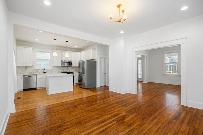 Building Photo - Spacious Corner-Lot Home on Carolina Ave