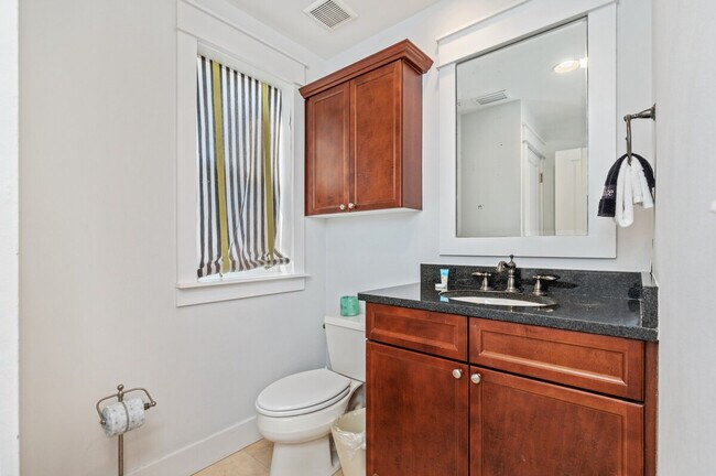 Building Photo - 87 Barracuda St