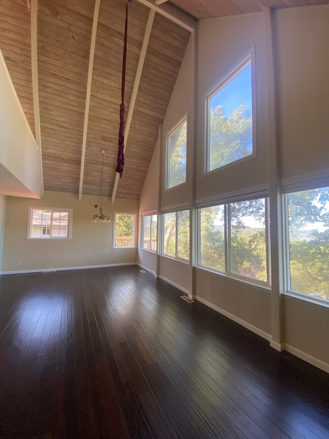 Building Photo - 14002 Hemlock Dr