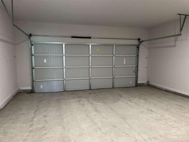 Building Photo - 420 Pt Pl Dr