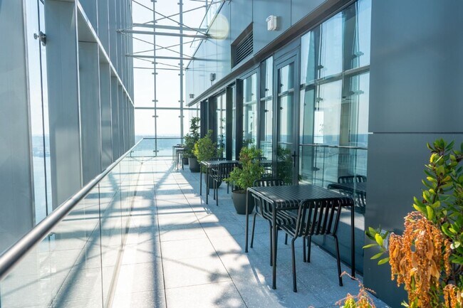 Building Photo - 2Bd/2Ba Seattle Condo