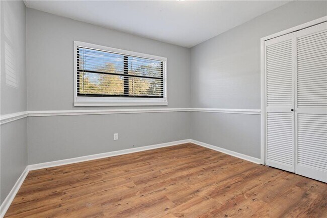 Building Photo - 552 Tamworth Ct