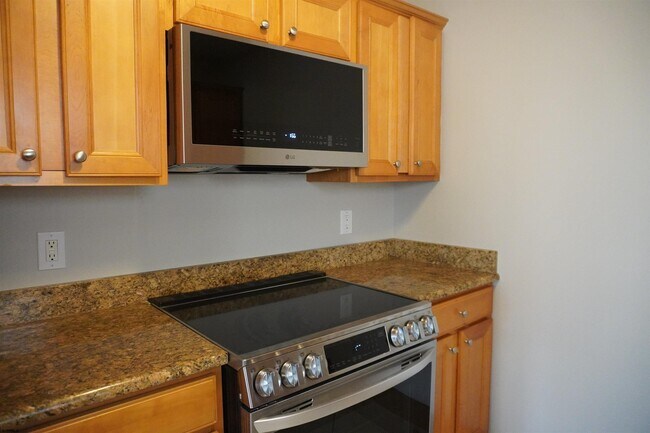 Building Photo - 9211 Atlantic Ave