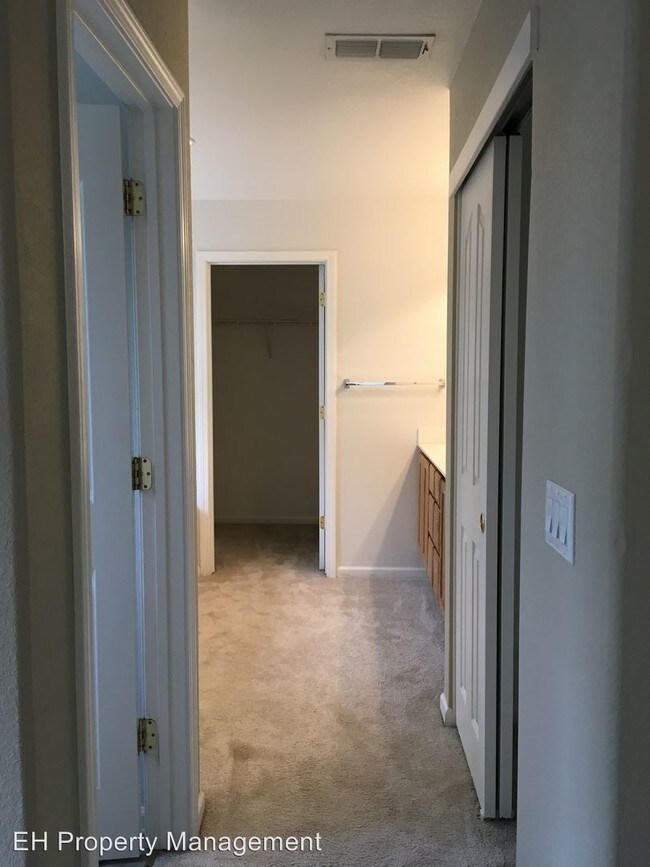 Building Photo - 9416 Dante Ct