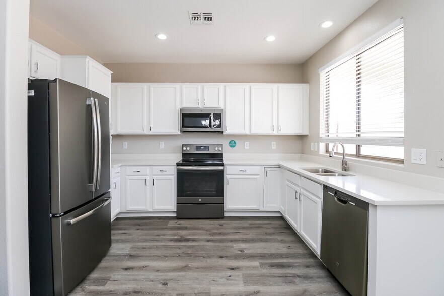 Building Photo - 831 S Nielson Ct