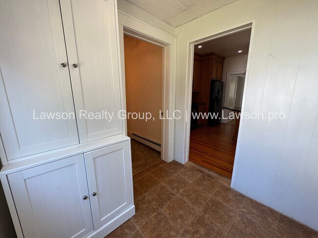 Building Photo - Large Raleigh Court Home on a Corner Lot