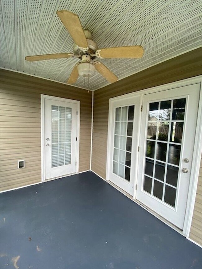 Building Photo - Welcome to this stunning 3-bedroom, 2-bathroom home located in Courntey Pines