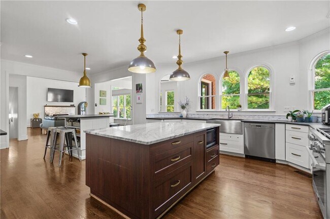 Building Photo - 455 Majestic Cove