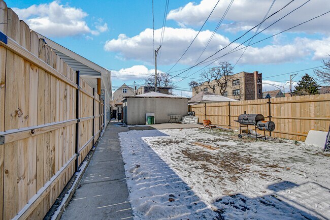 Building Photo - 3056 N Drake Ave