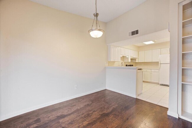 Building Photo - 10555 Turtlewood Ct