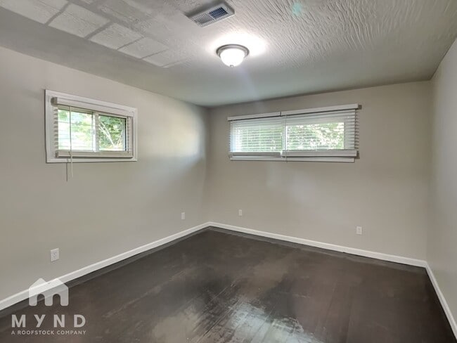 Building Photo - 928 Heyl Ave