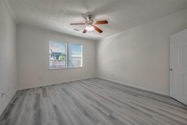 Building Photo - 520 West Fork