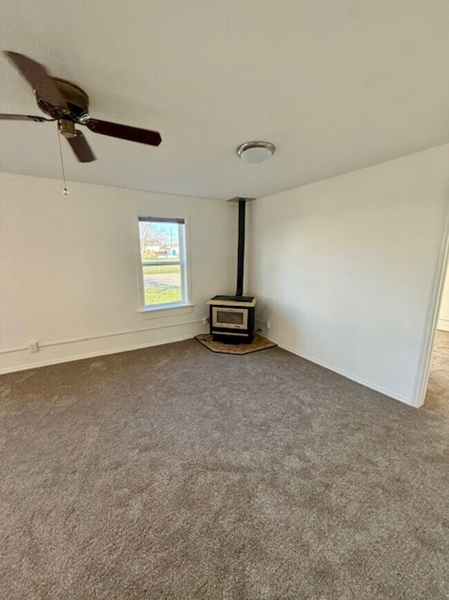Building Photo - Newly Renovated 2-Bedroom Home – Pet Friendly!
