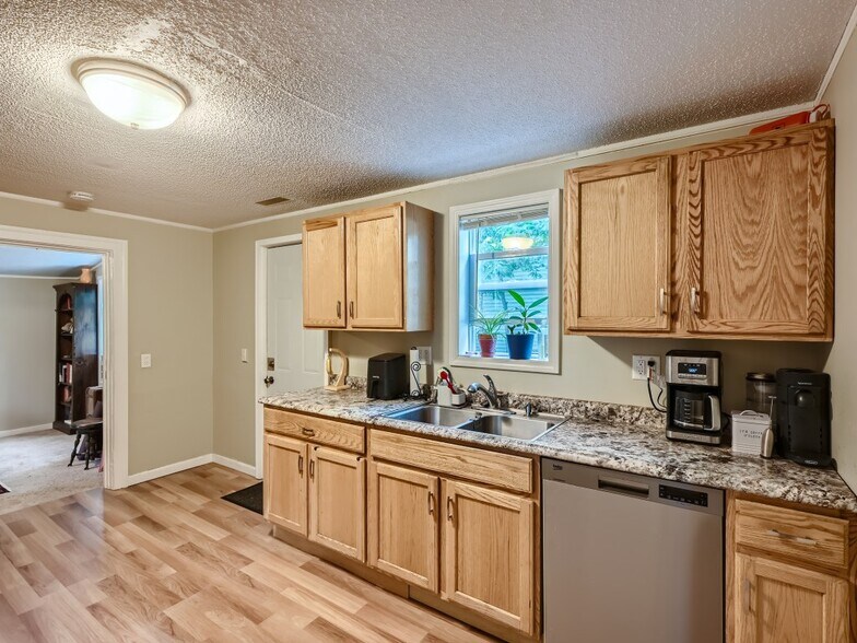 Building Photo - 431 Goodhue St