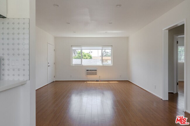 Building Photo - 2210 S Sycamore Ave