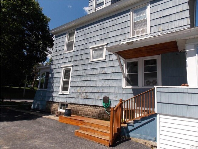 Building Photo - Village of Carthage 4 Bedroom / 2 Bath Ren...