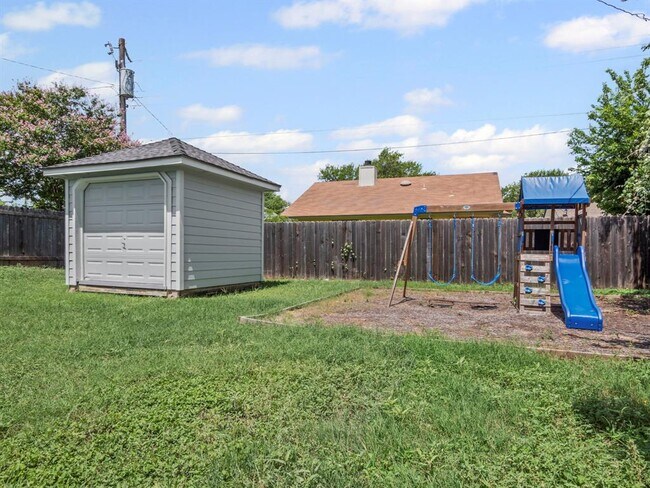 Building Photo - 1002 Cresswell Dr