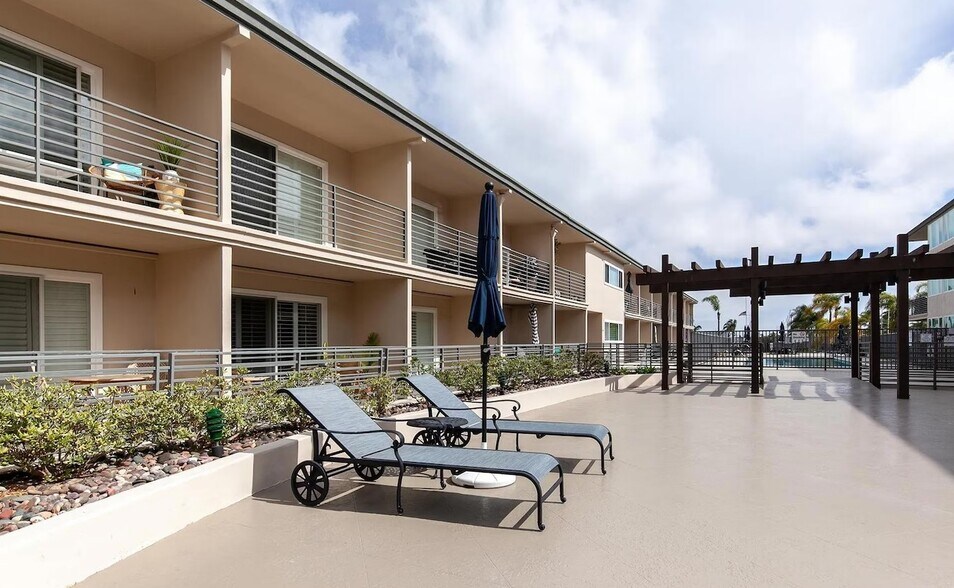 Building Photo - 1021 Scott St