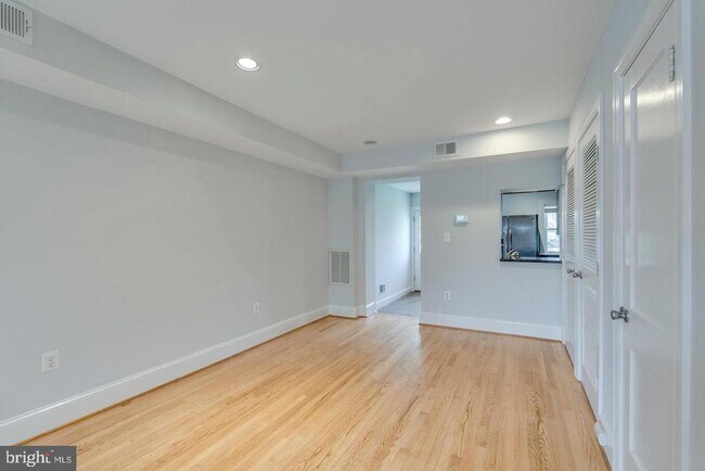 Building Photo - 436 20th St NE