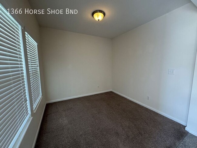 Building Photo - 1366 Horse Shoe Bnd