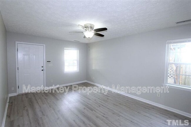 Building Photo - 2204 Springhill Ave