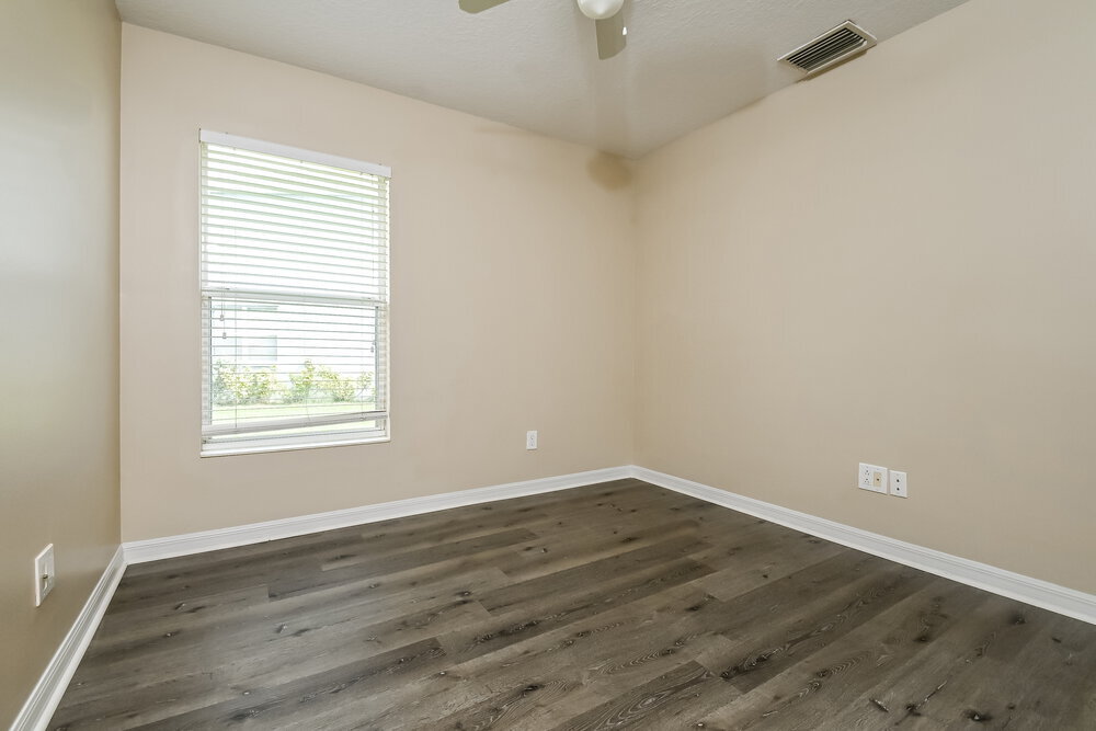 Building Photo - 15215 Searobbin Dr