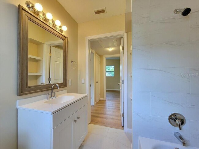 Building Photo - 6267 Hampton Dr N