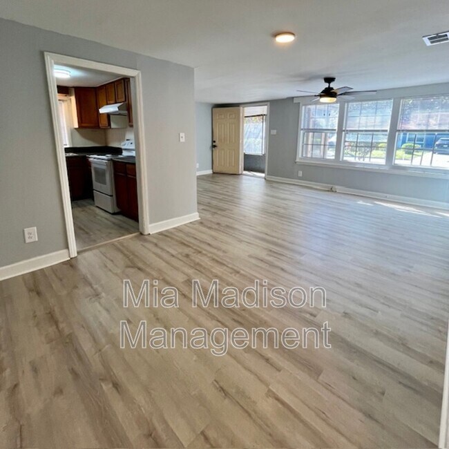 Building Photo - 40 Wesley St