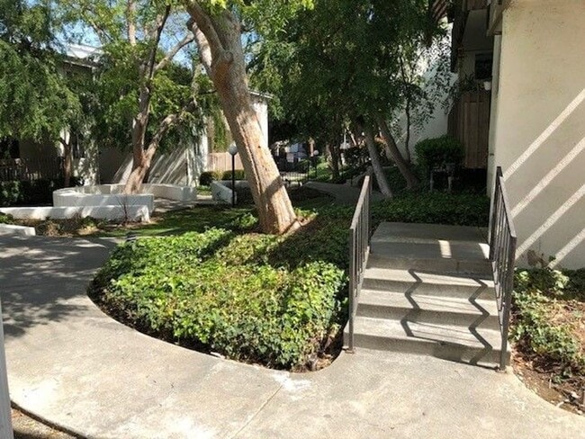 Building Photo - Bright, comfortable, and spacious one bedroom Condominium