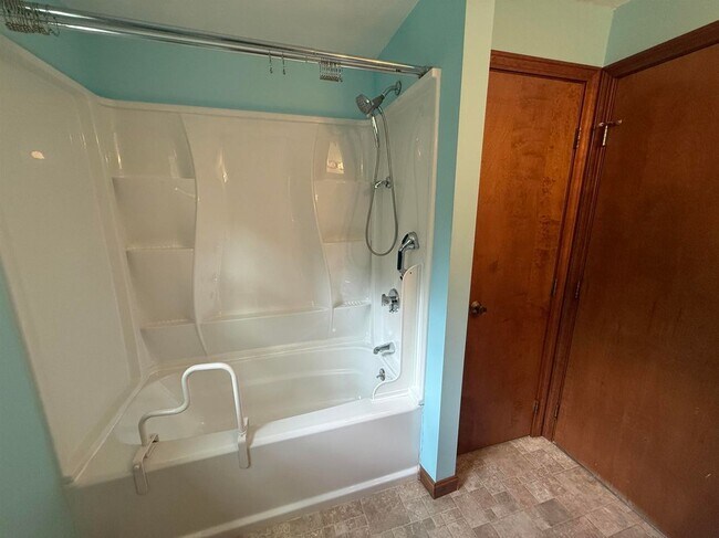 Building Photo - 158 Tina Dr