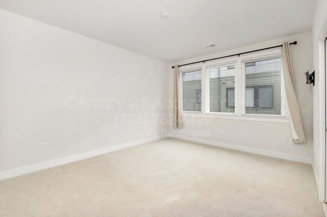 Building Photo - 402 Stabler Ln