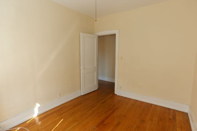Building Photo - 954 W Cornelia Ave
