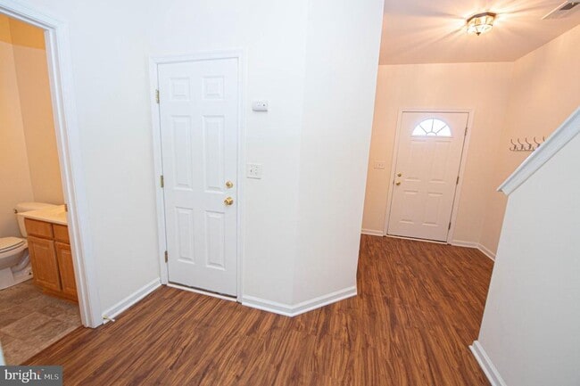 Building Photo - 420 Parkview Ct