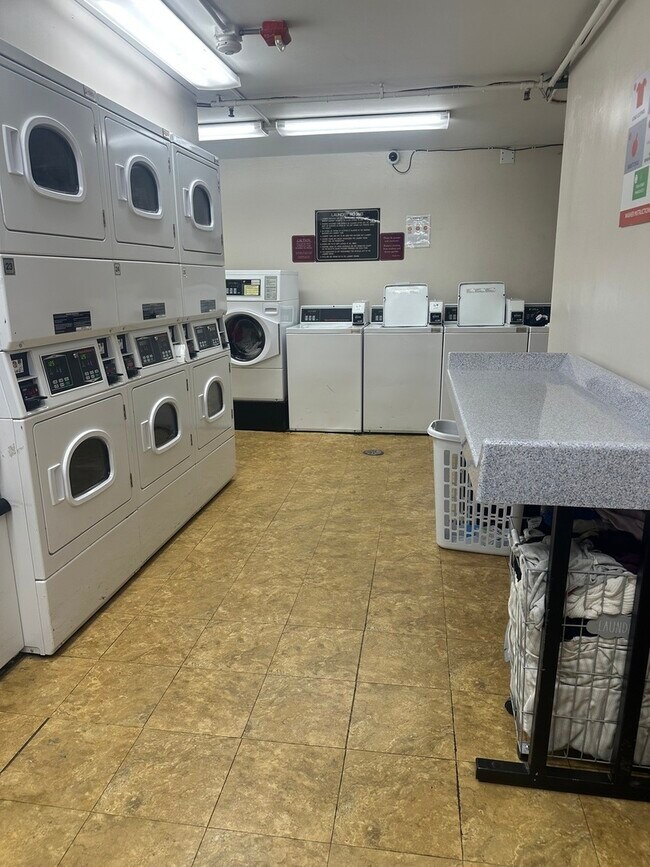 Building Photo - 1463 Mercury Dr