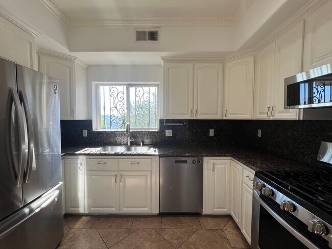 Building Photo - Beautiful Home in the Hills of Los Angeles