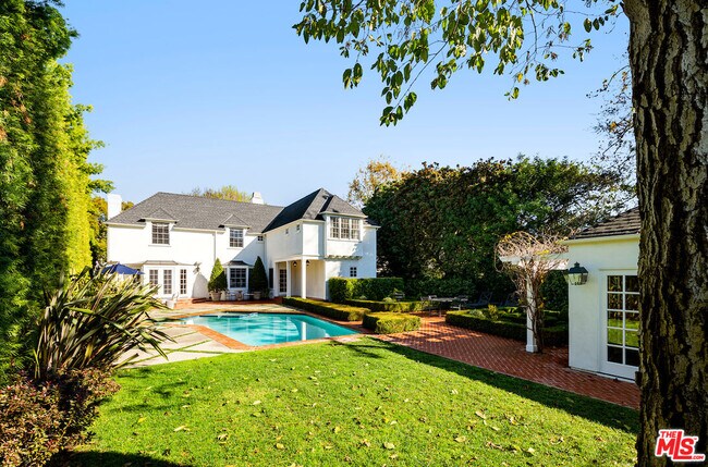 Building Photo - 615 Trenton Dr