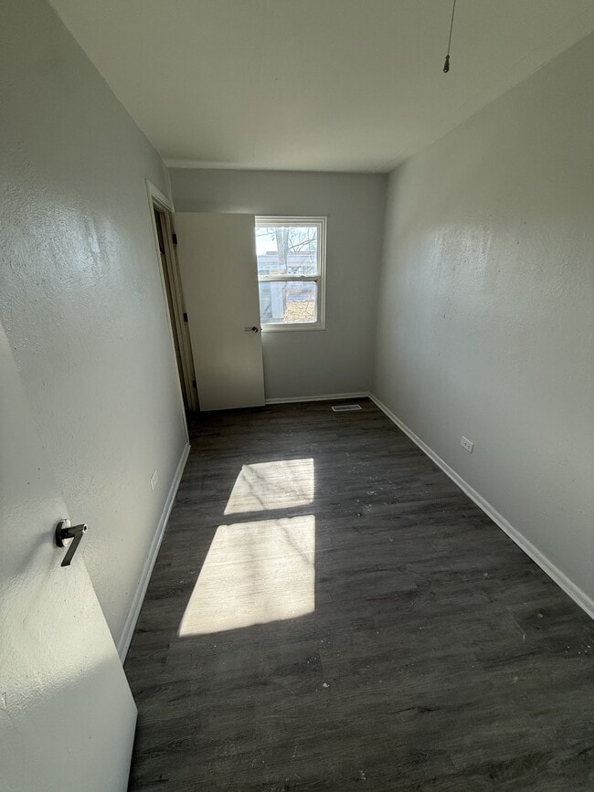 Building Photo - 1645 W Elm St