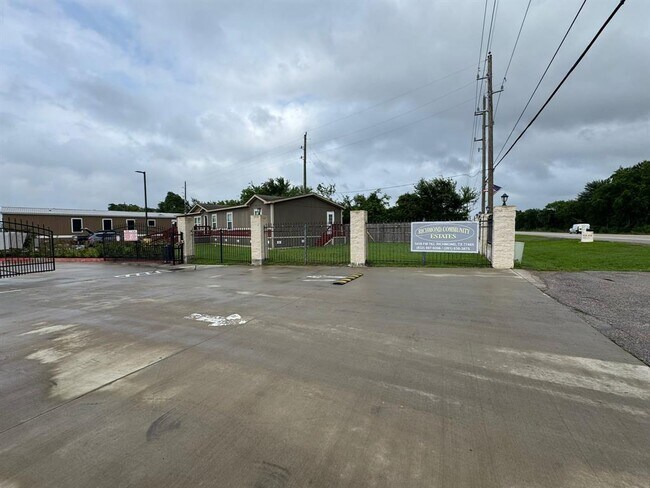 Building Photo - 5439 FM 762 Rd