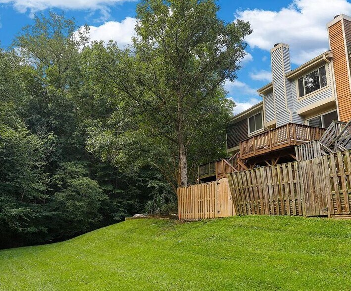 Building Photo - 3085 Bridgeton Ct