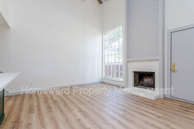 Building Photo - 2026 Via Ballena