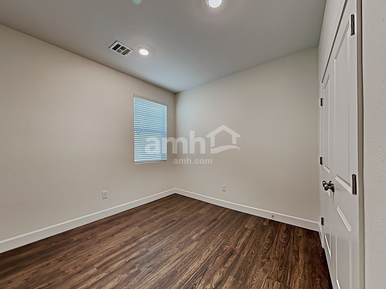 Building Photo - 8152 Inhibition Ct